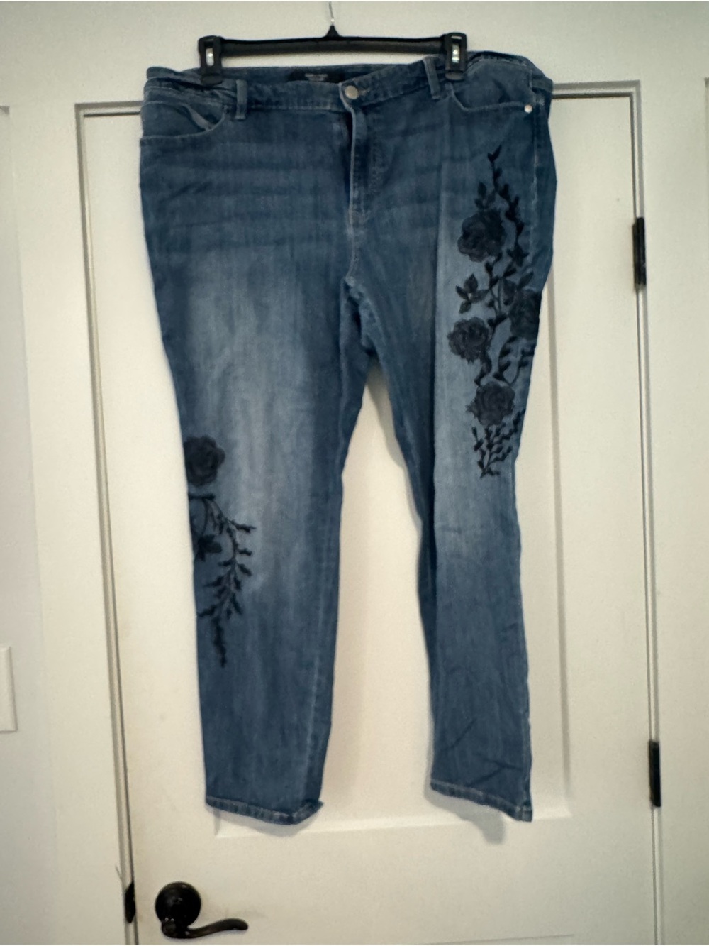 Simply Vera Vera Wang Blue Skinny Jeans with Black Floral Embroidery